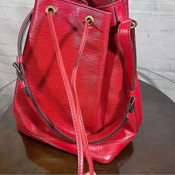 LOUIS VUITTON Epi Petit Noe. 80’s Vintage. Leather Bag EUC - Picture 10 of 14